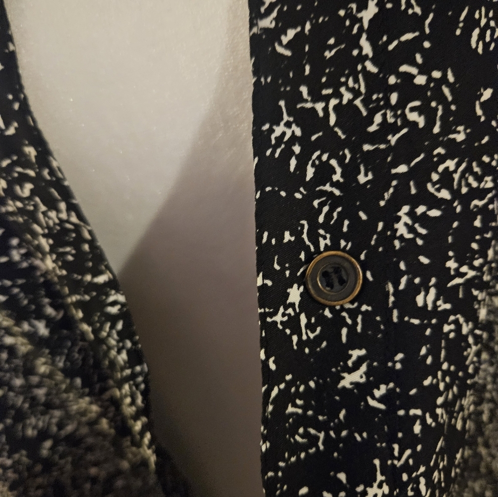 Black And White 3/4 Scallop Sleeve Duster - Picture 7 of 7